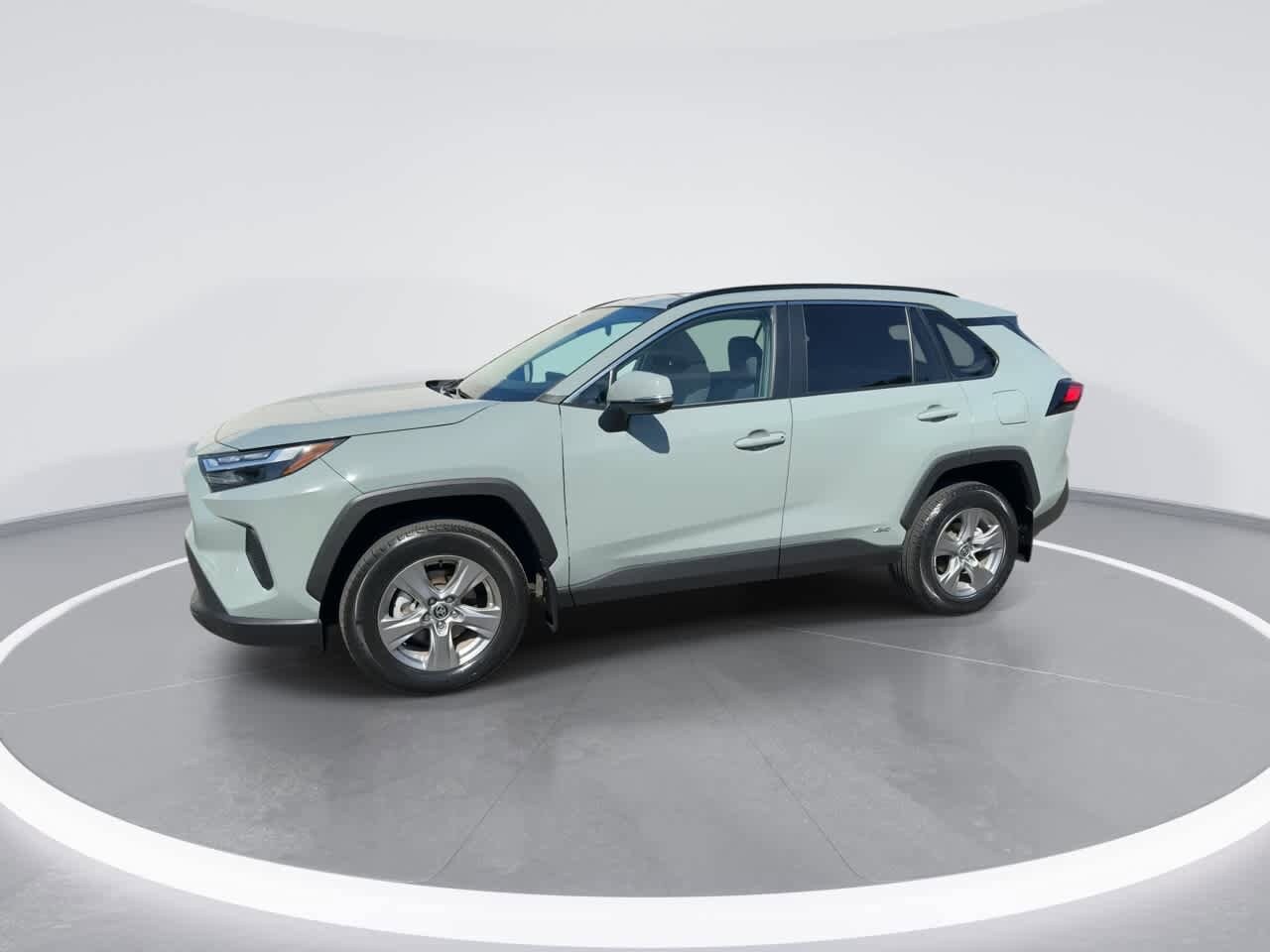 2022 Toyota RAV4 Hybrid XLE photo 4
