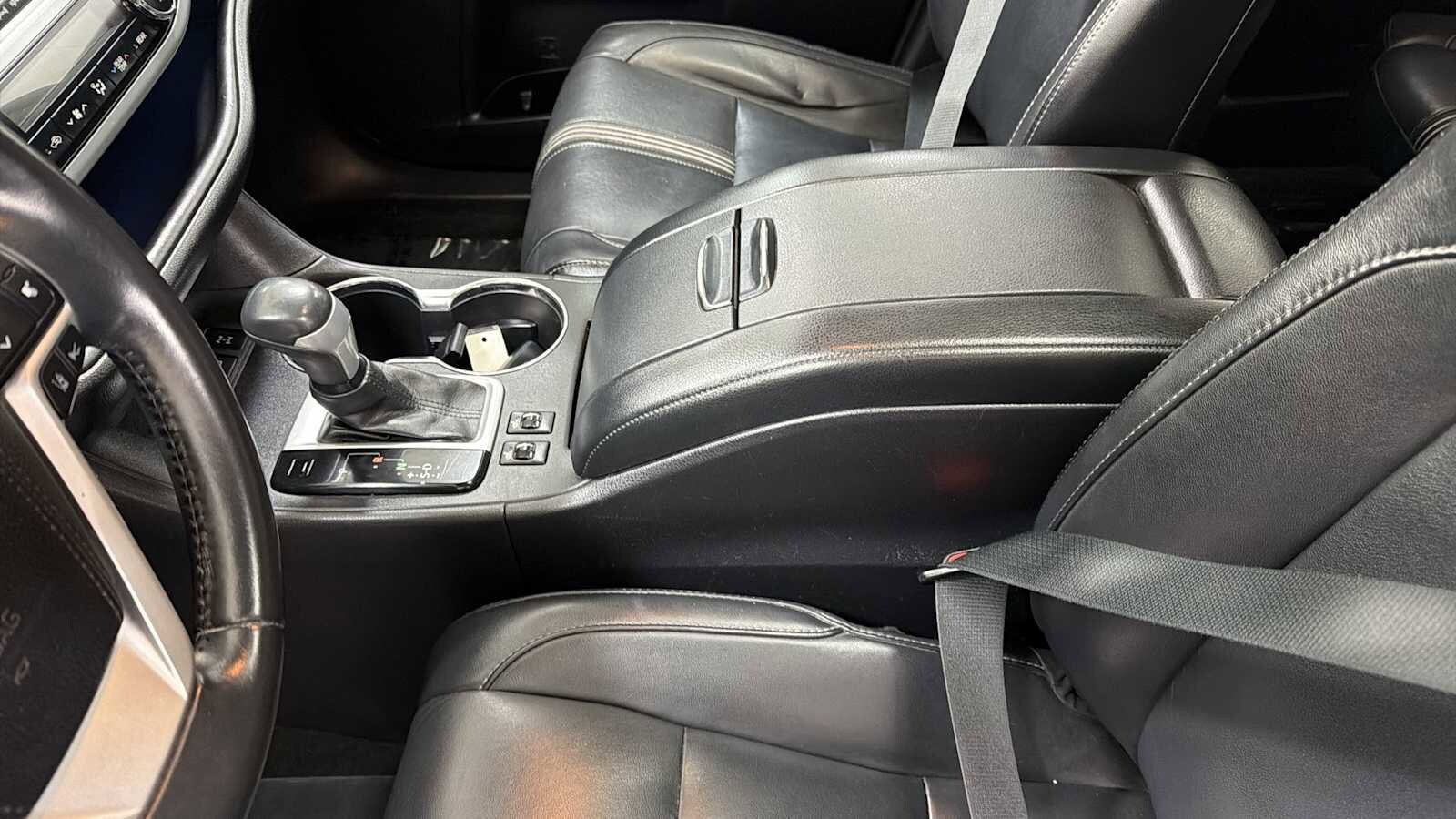 Thumbnail: 2017 Toyota Highlander - 23