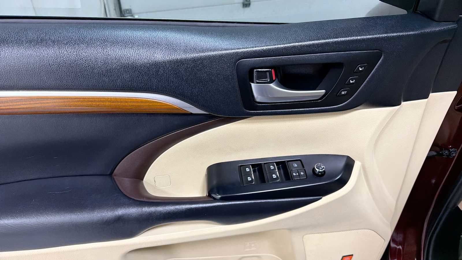 Thumbnail: 2019 Toyota Highlander - 15