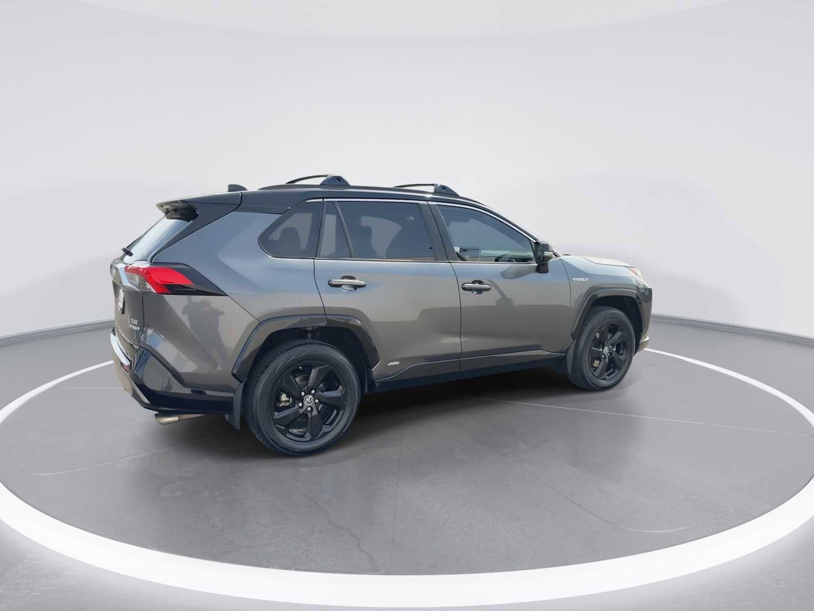 Thumbnail: 2019 Toyota RAV4 - 8
