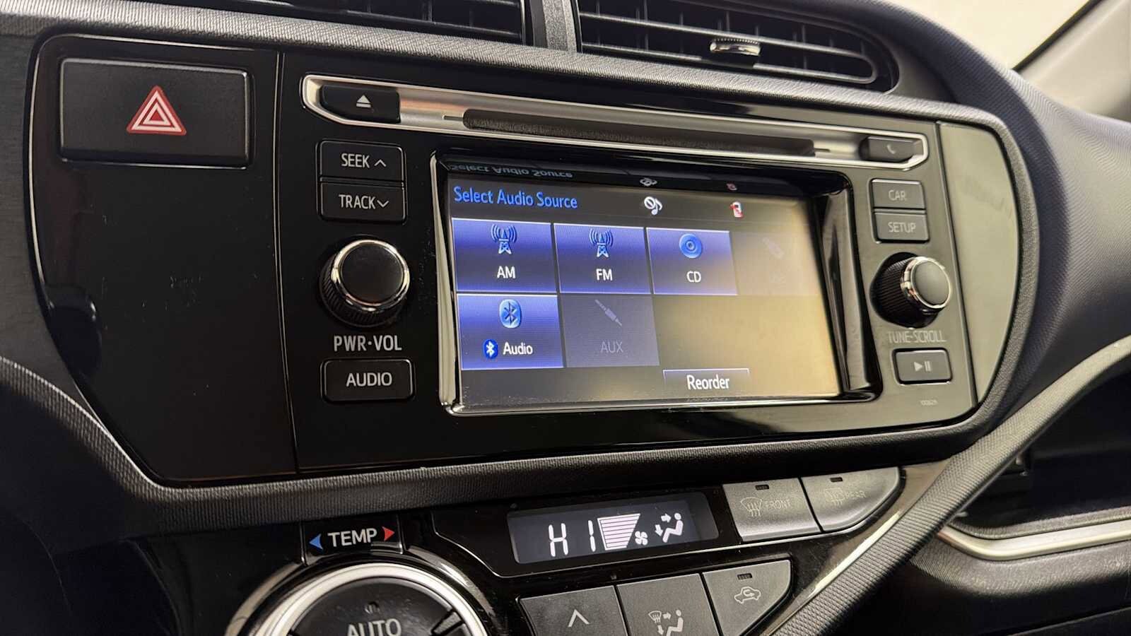 Thumbnail: 2017 Toyota Prius c - 18