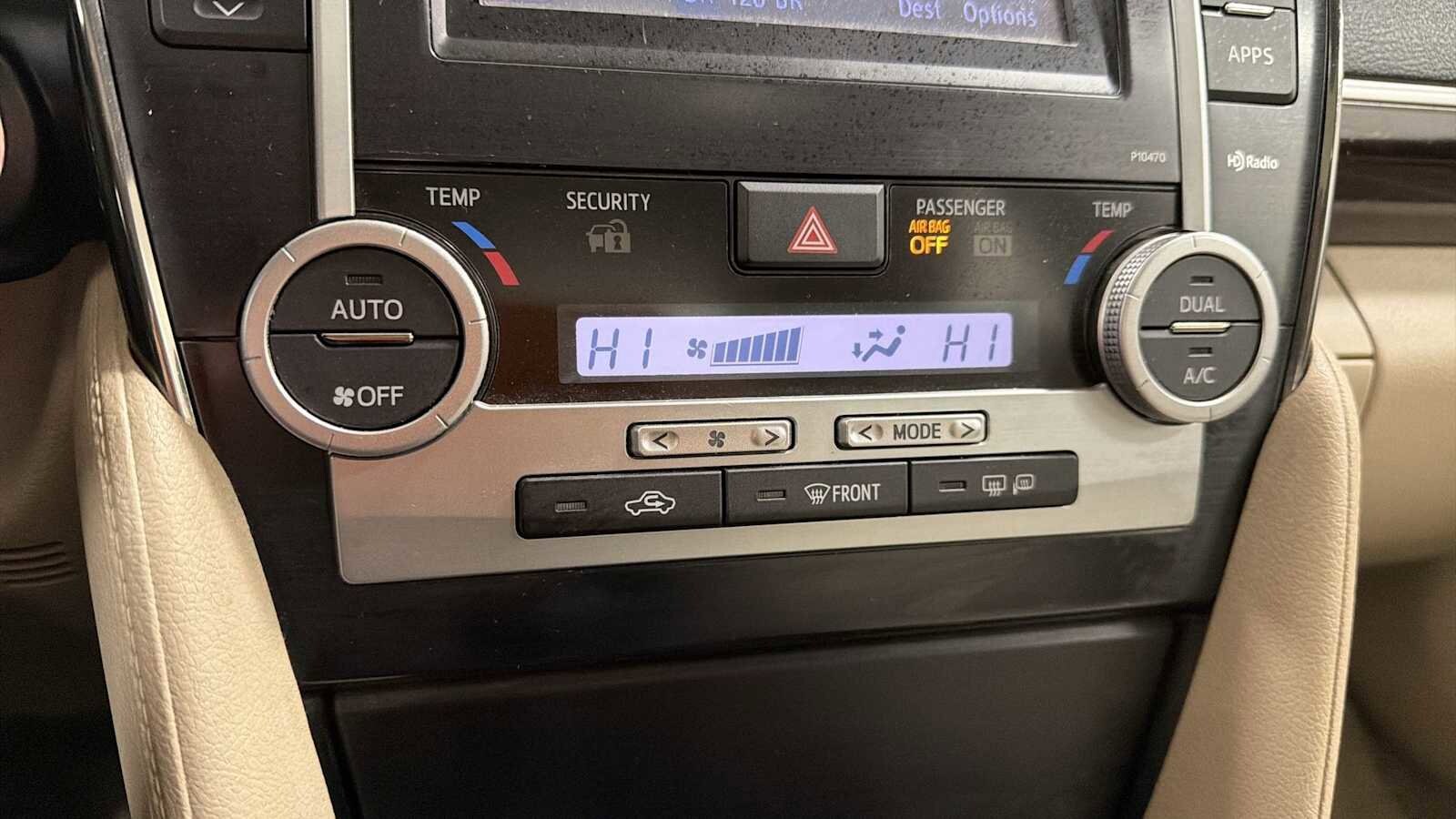 Thumbnail: 2013 Toyota Camry - 21