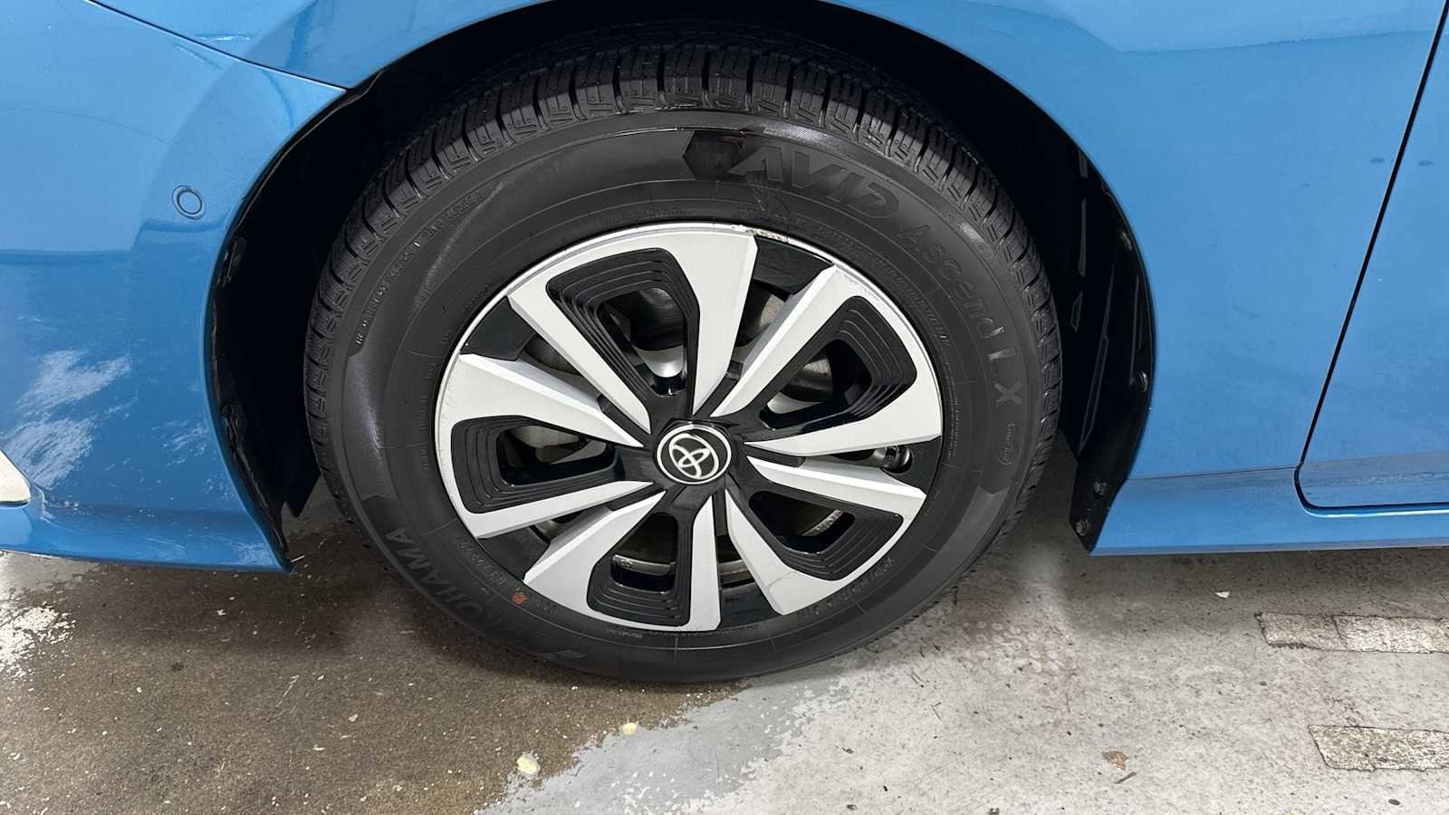 Thumbnail: 2017 Toyota Prius Prime - 10