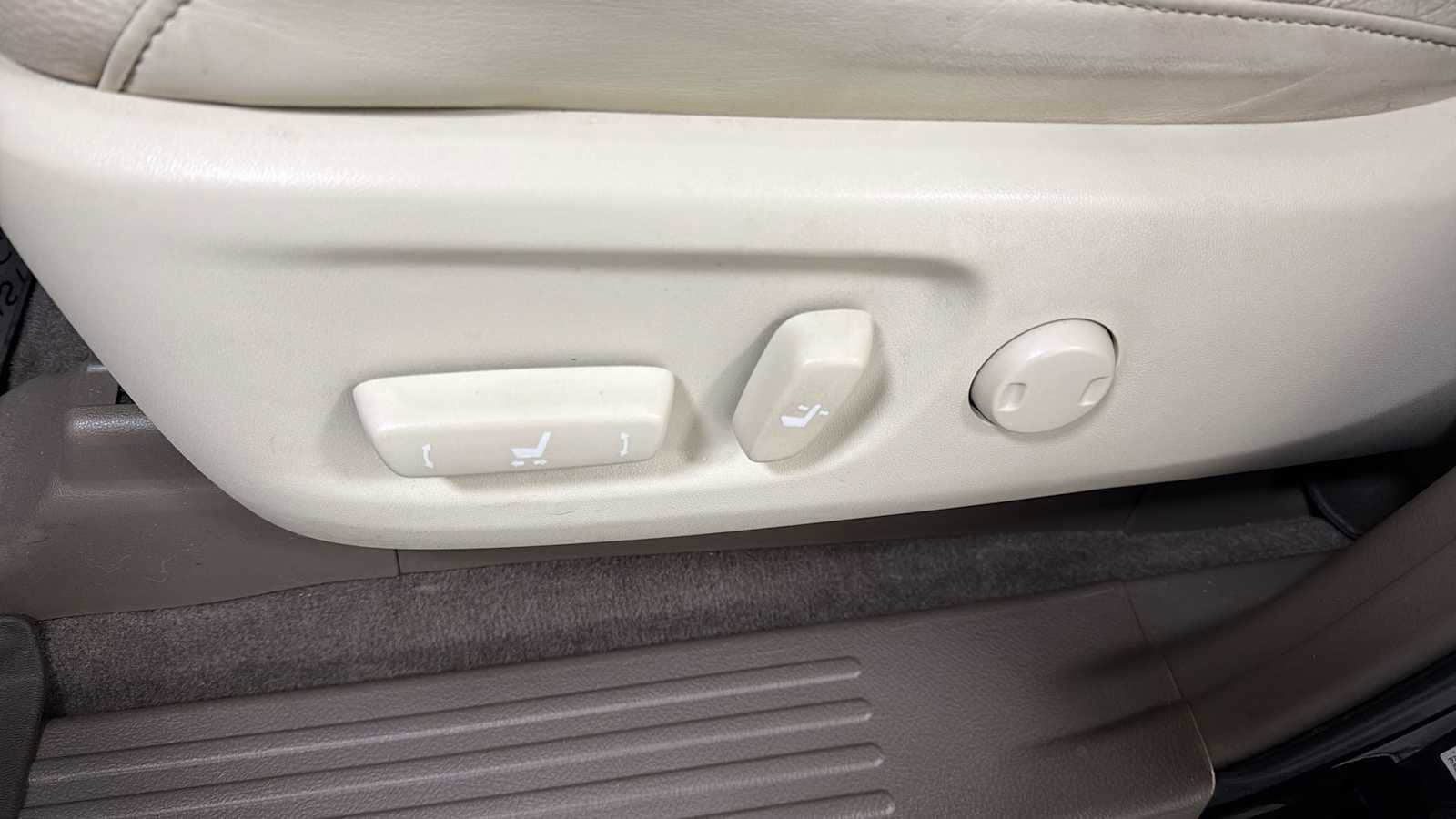 Thumbnail: 2019 Lexus GX - 14