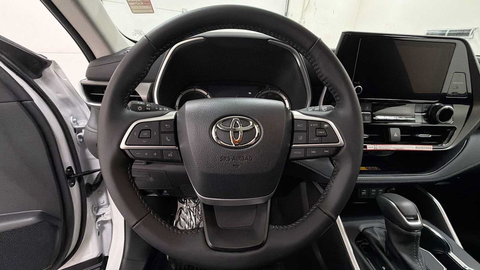 Thumbnail: 2026 Toyota Highlander - 16
