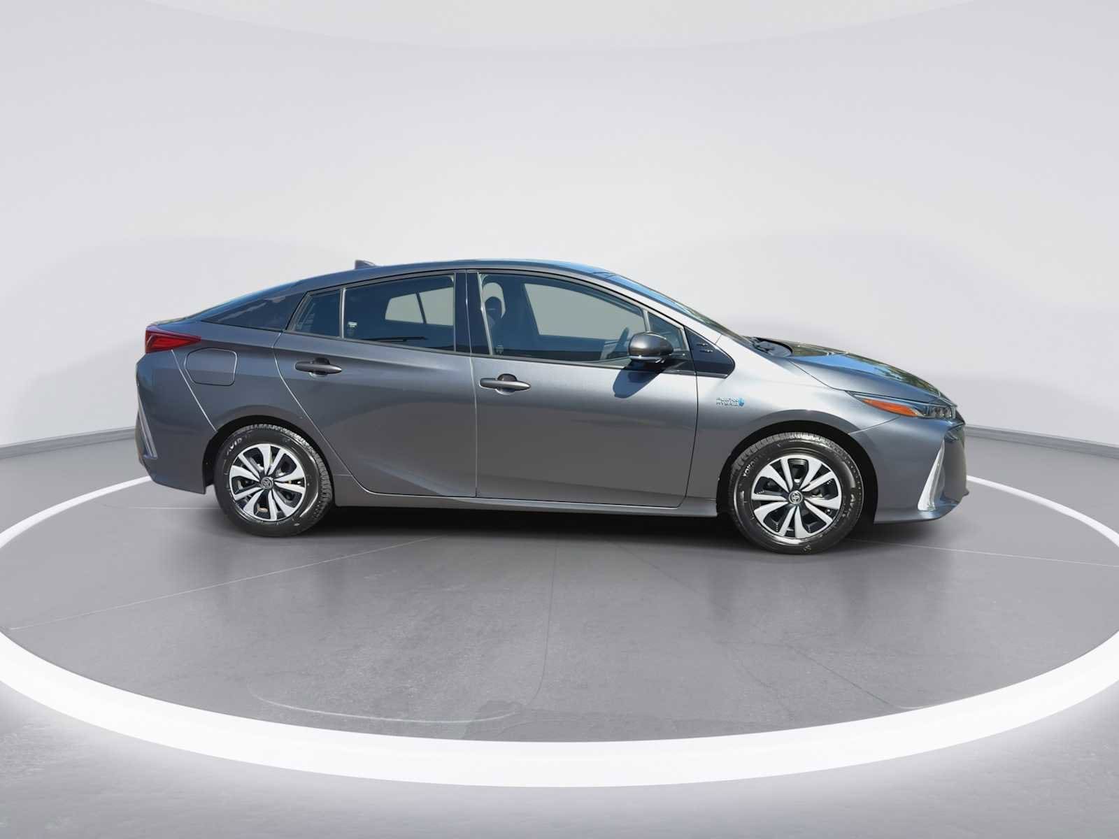 Thumbnail: 2017 Toyota Prius Prime - 9