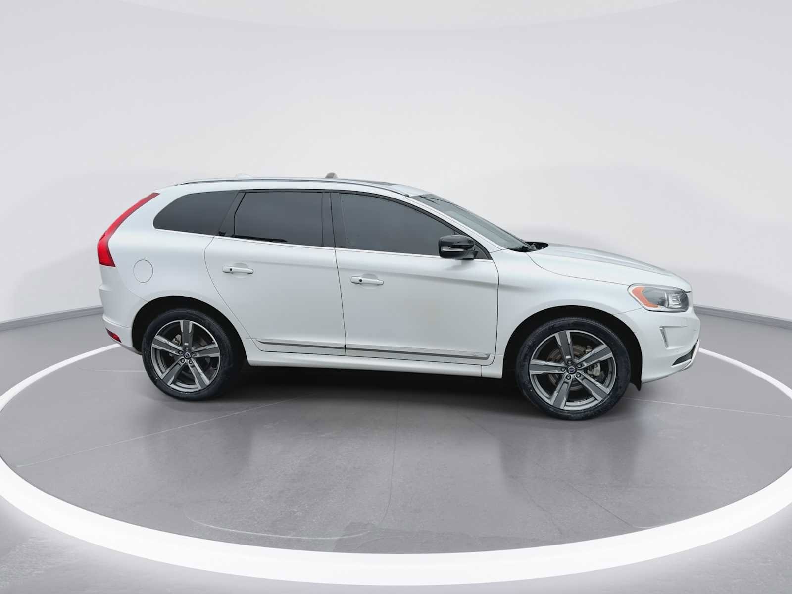 Thumbnail: 2017 Volvo XC60 - 9