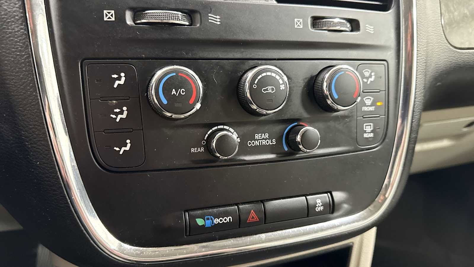 Thumbnail: 2011 Dodge Grand Caravan - 19