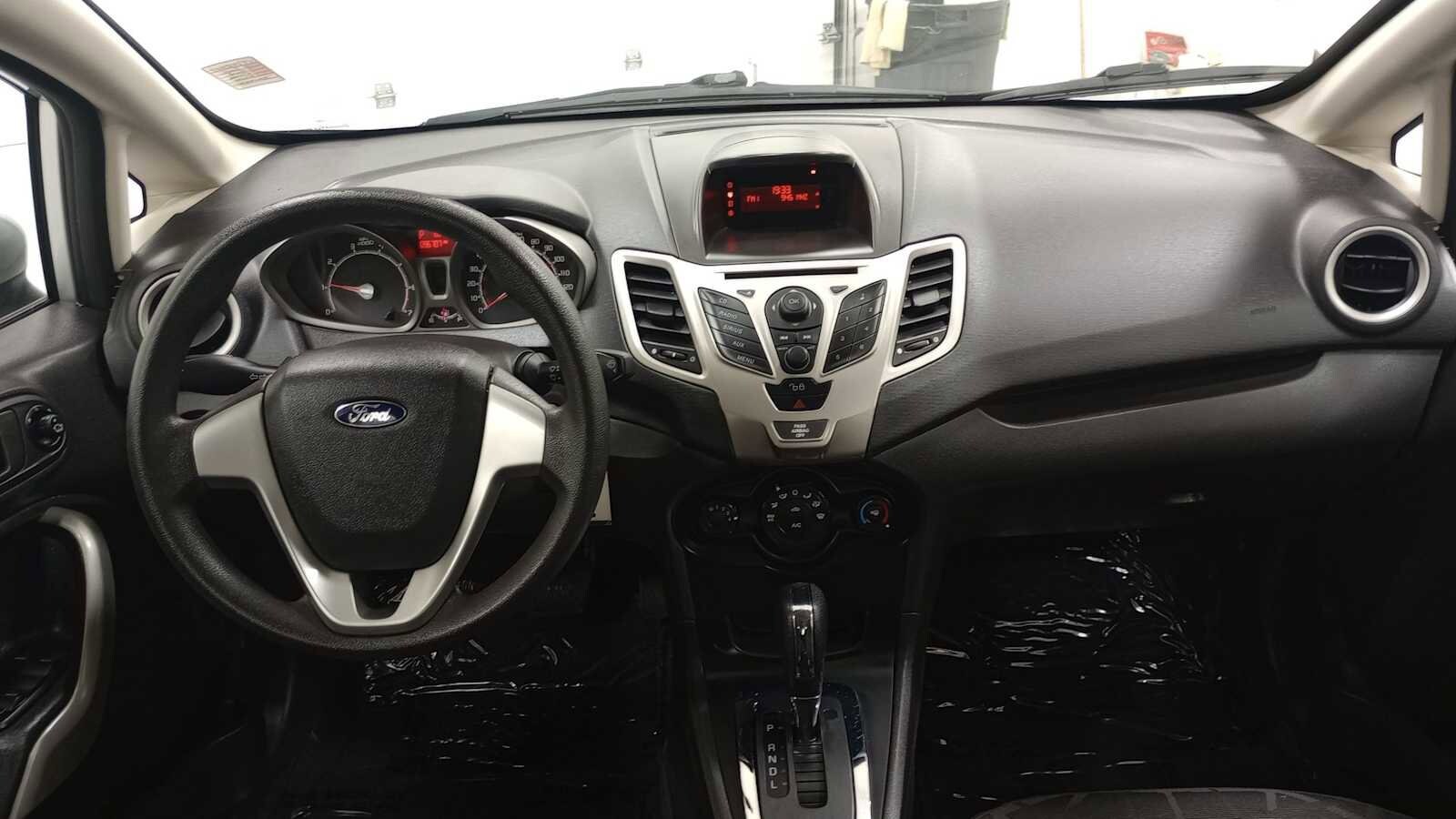 Thumbnail: 2011 Ford Fiesta - 24