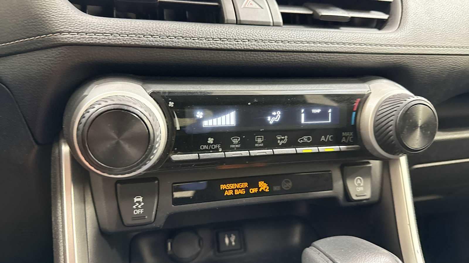 Thumbnail: 2019 Toyota RAV4 - 20