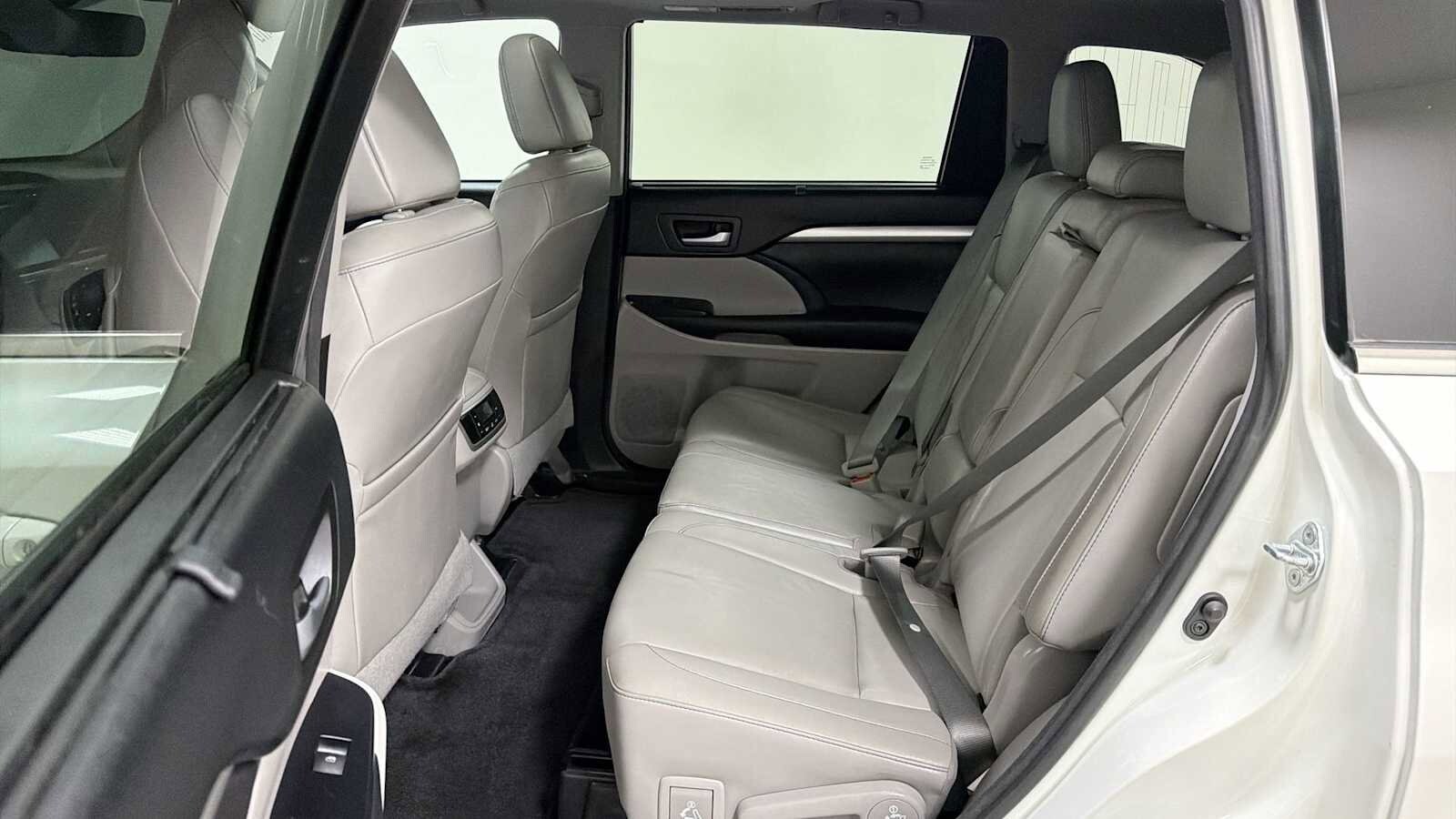 Thumbnail: 2017 Toyota Highlander - 25