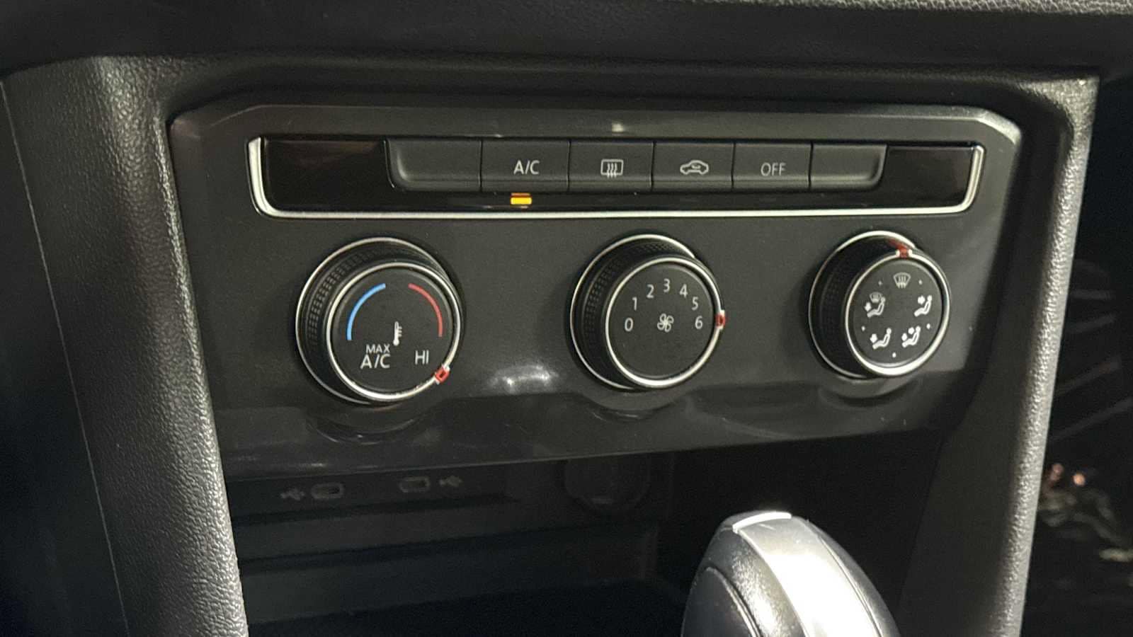 Thumbnail: 2021 Volkswagen Tiguan - 20