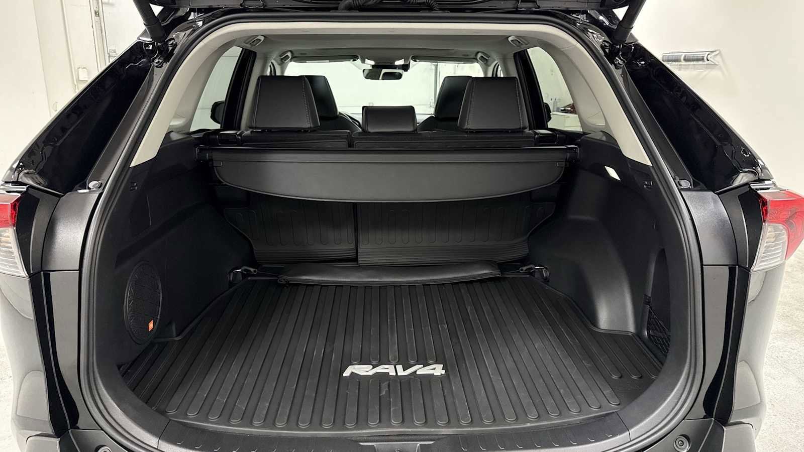 Thumbnail: 2025 Toyota RAV4 - 28