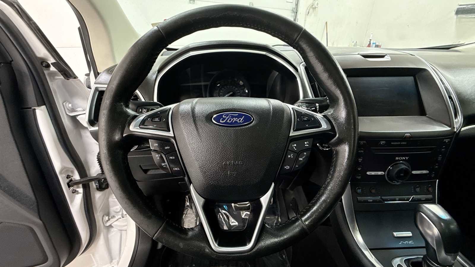 Thumbnail: 2015 Ford Edge - 16
