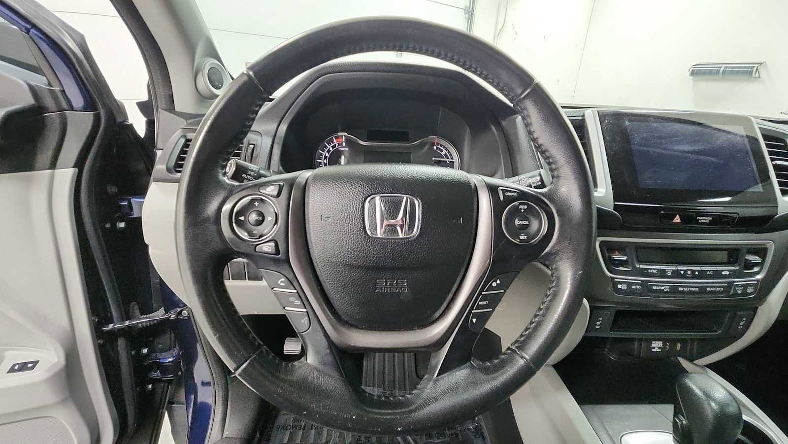 Thumbnail: 2017 Honda Pilot - 16