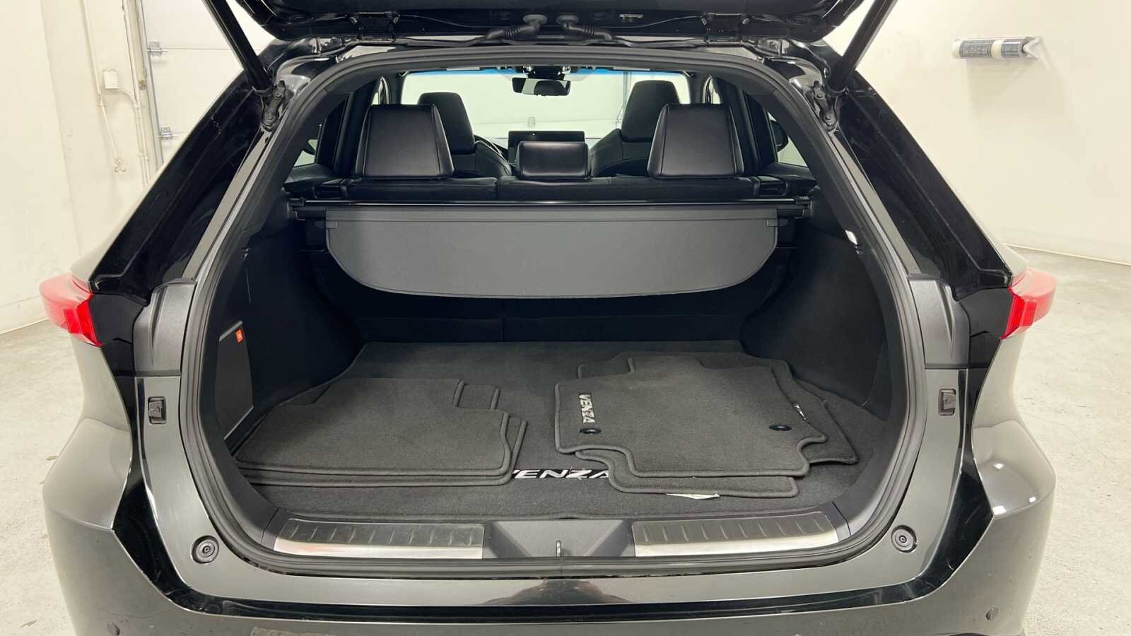 Thumbnail: 2021 Toyota Venza - 27