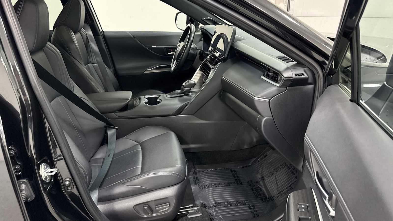 Thumbnail: 2023 Toyota Venza - 30