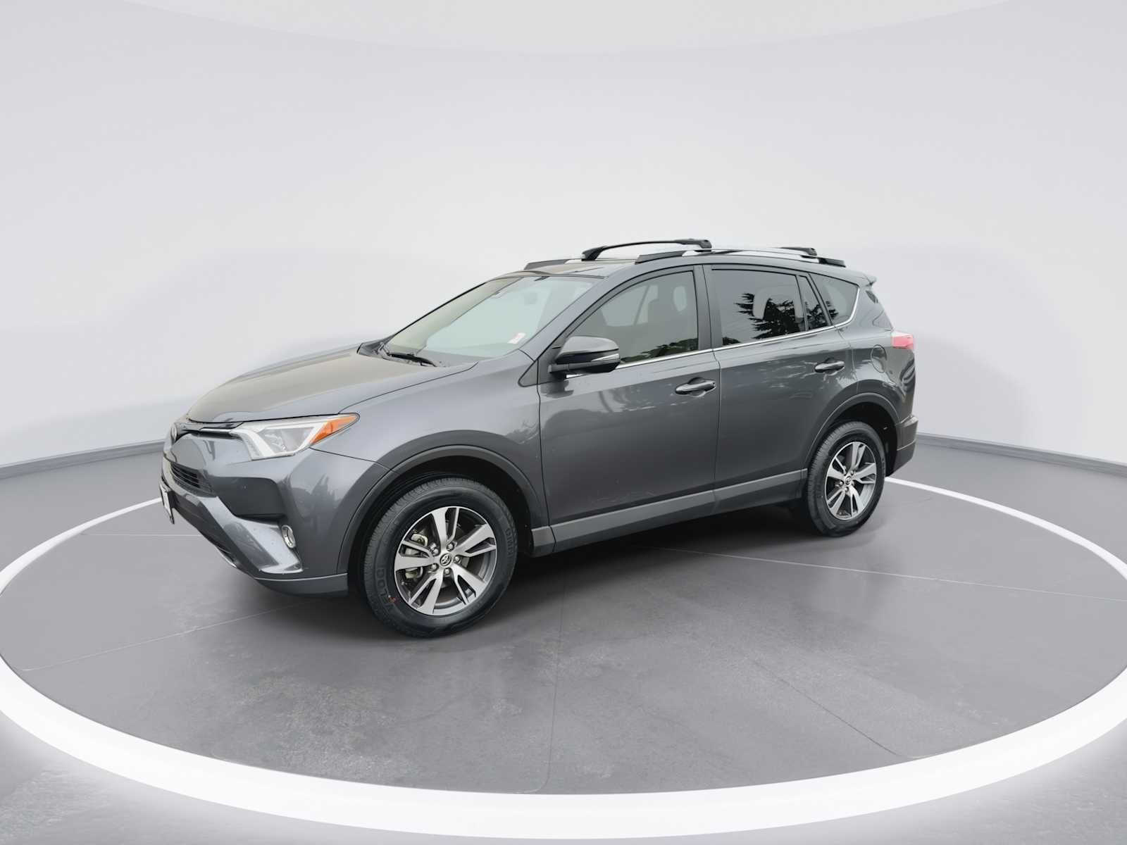 Thumbnail: 2018 Toyota RAV4 - 4