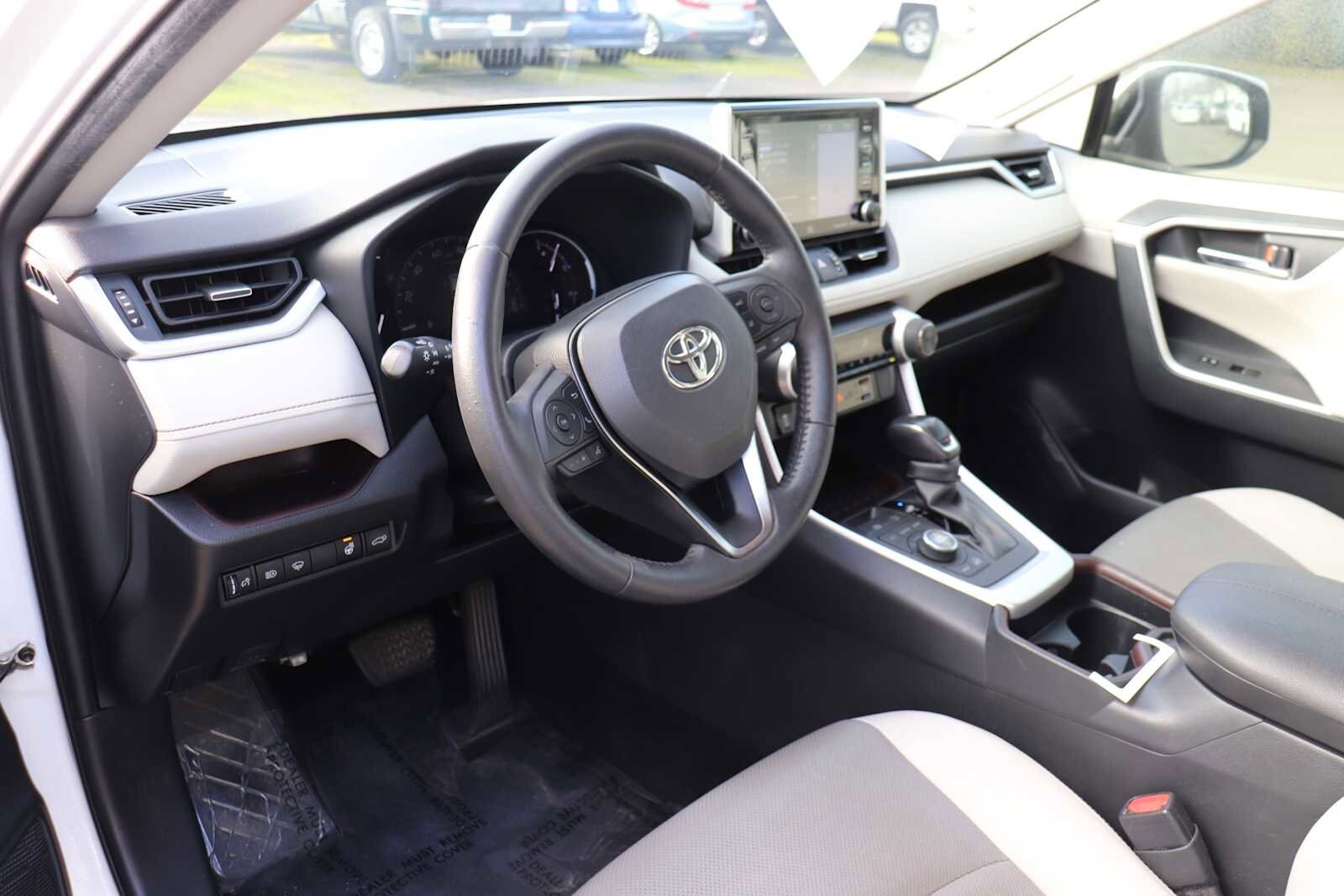 Thumbnail: 2019 Toyota RAV4 - 10