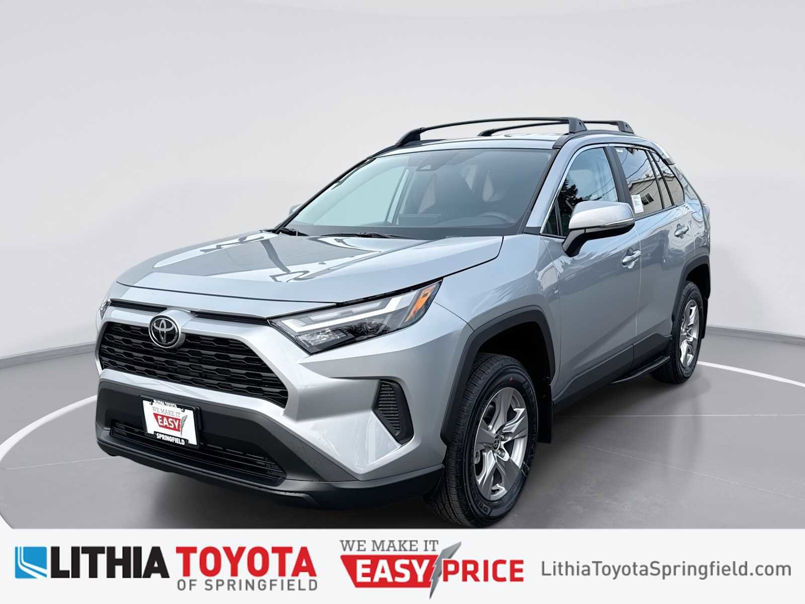 2025 Toyota RAV4 XLE's photo