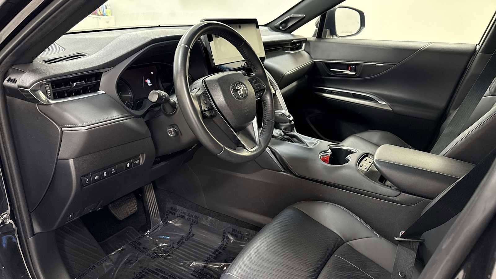 Thumbnail: 2022 Toyota Venza - 12