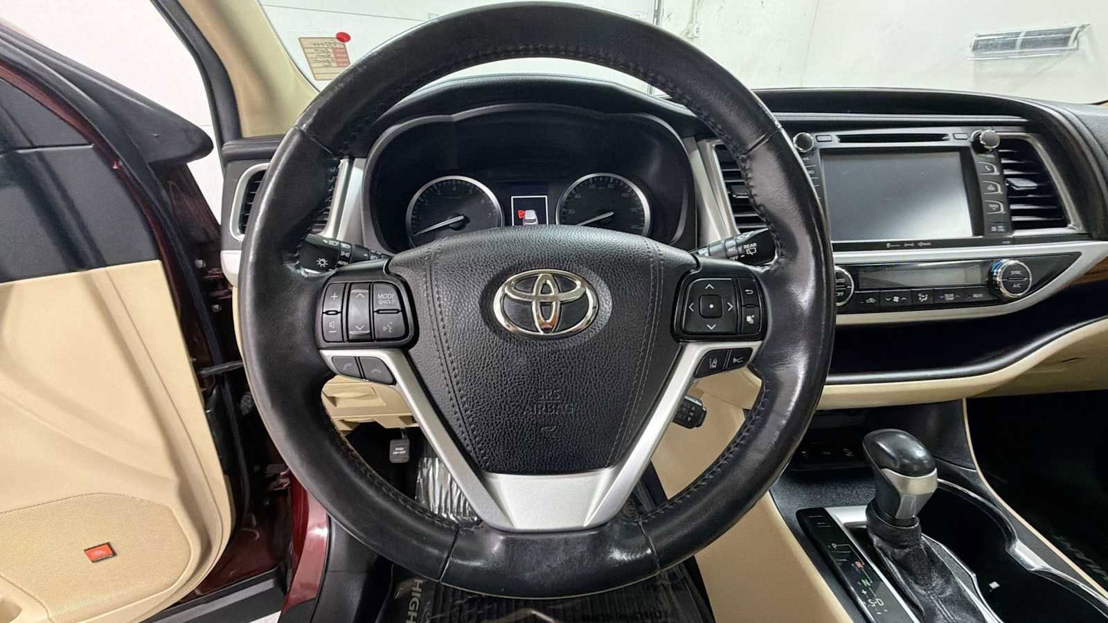 Thumbnail: 2019 Toyota Highlander - 16