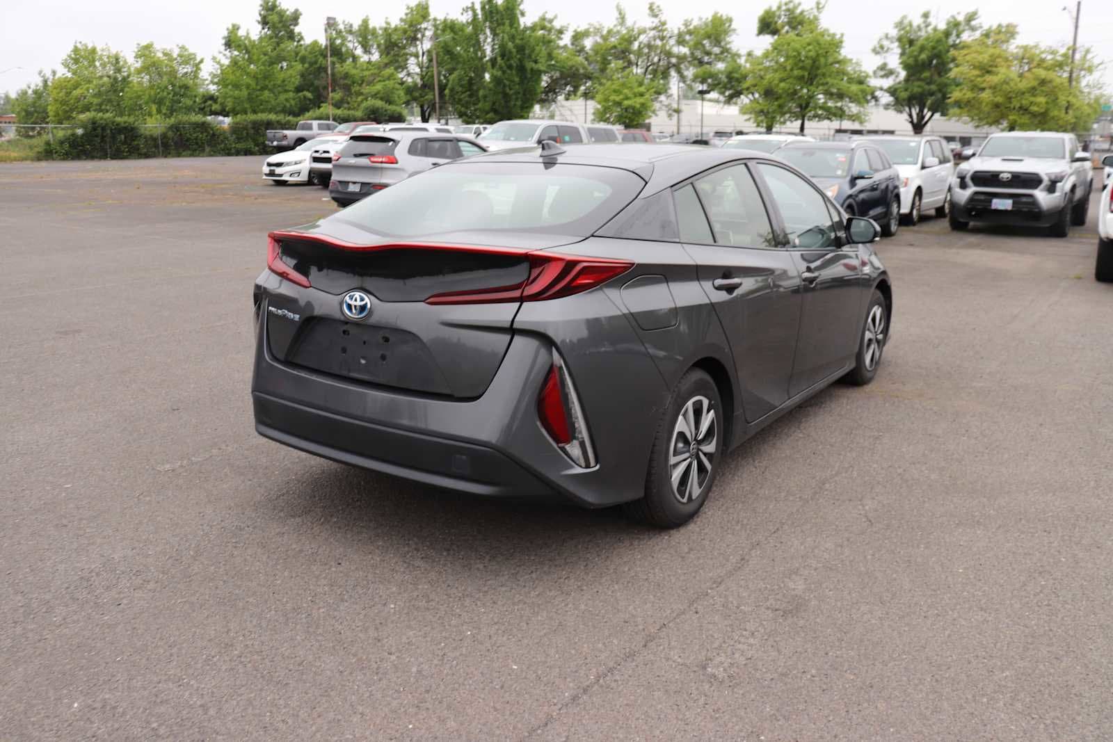 Thumbnail: 2017 Toyota Prius Prime - 5