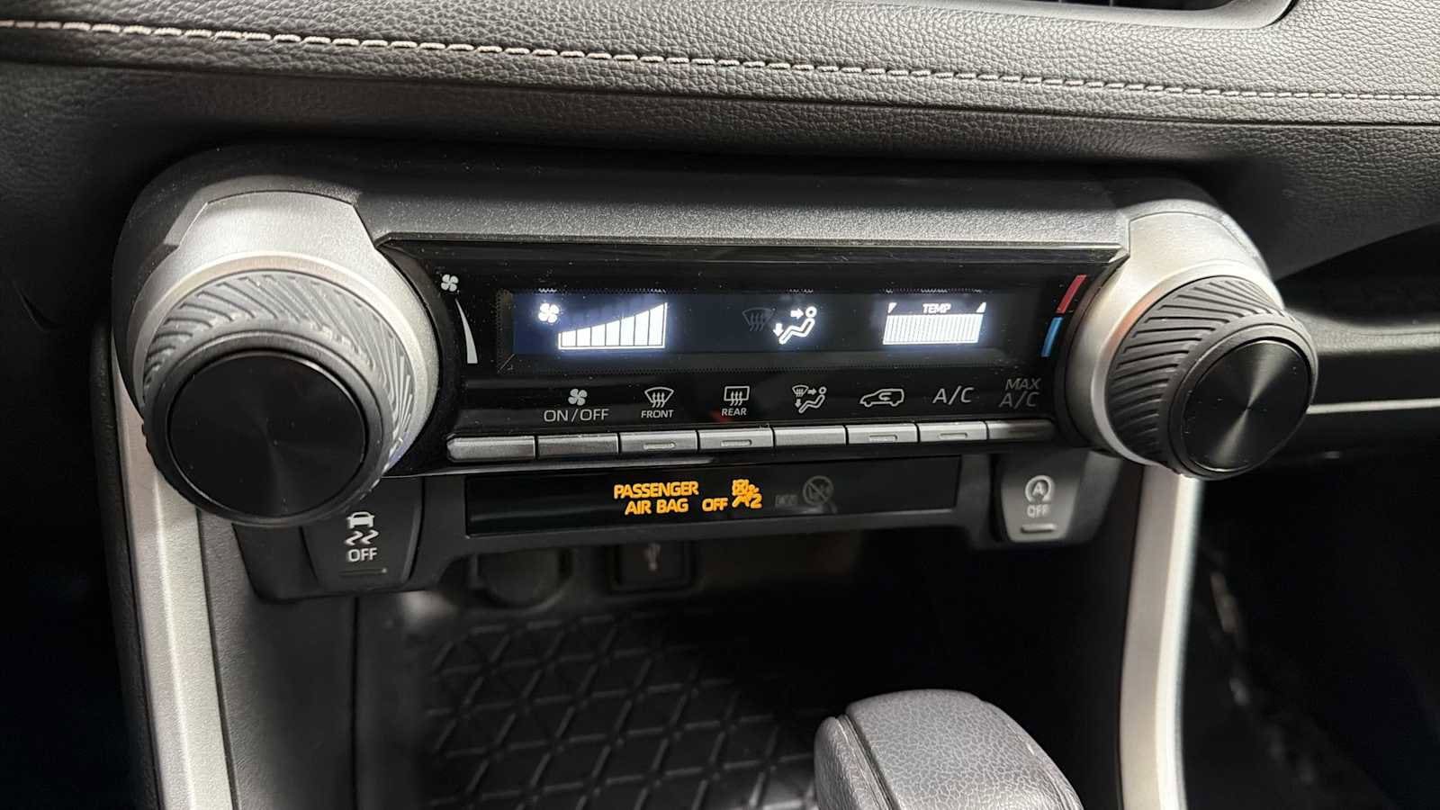 Thumbnail: 2022 Toyota RAV4 - 20