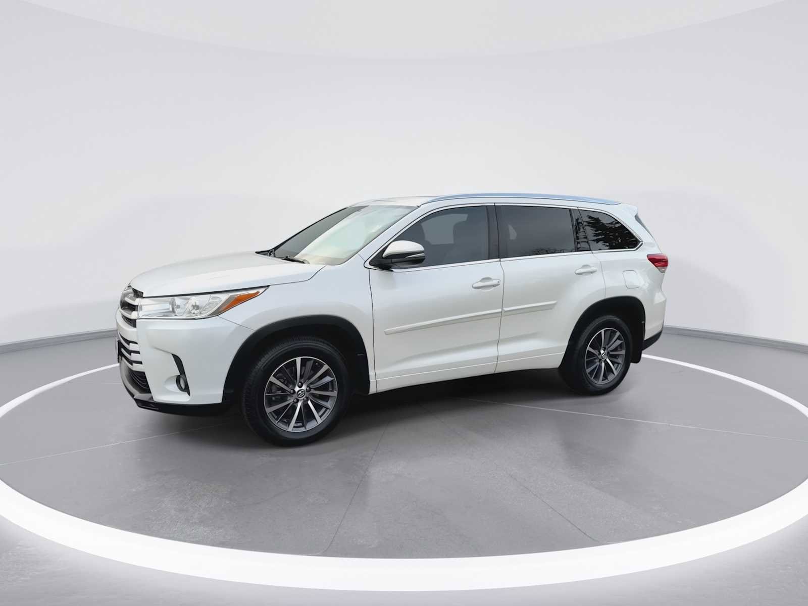Thumbnail: 2017 Toyota Highlander - 4