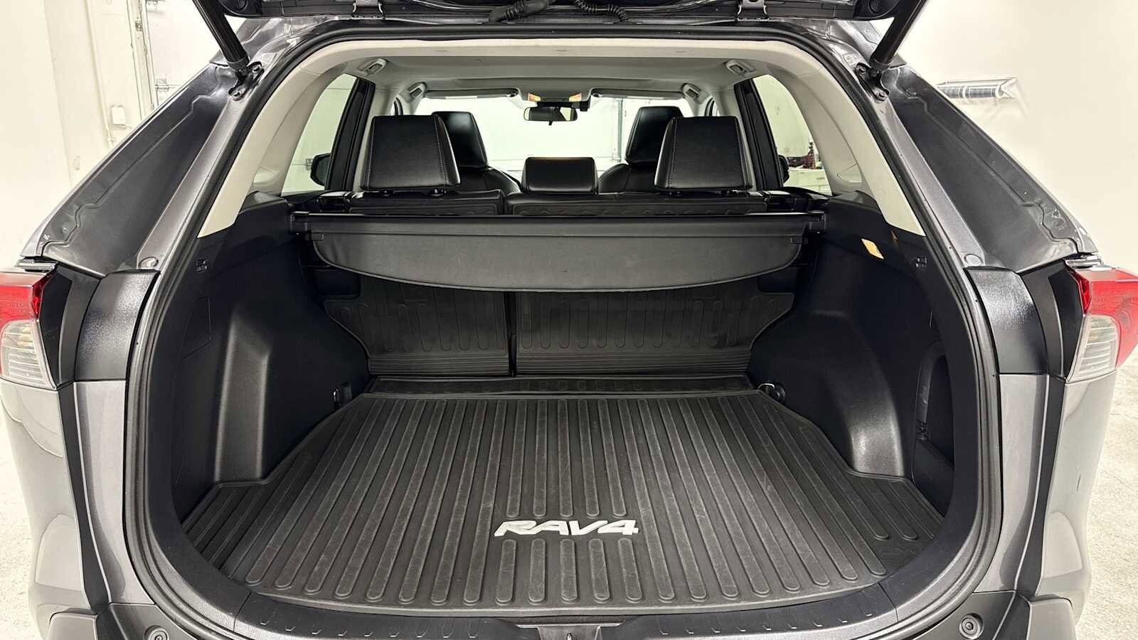 Thumbnail: 2021 Toyota RAV4 - 27