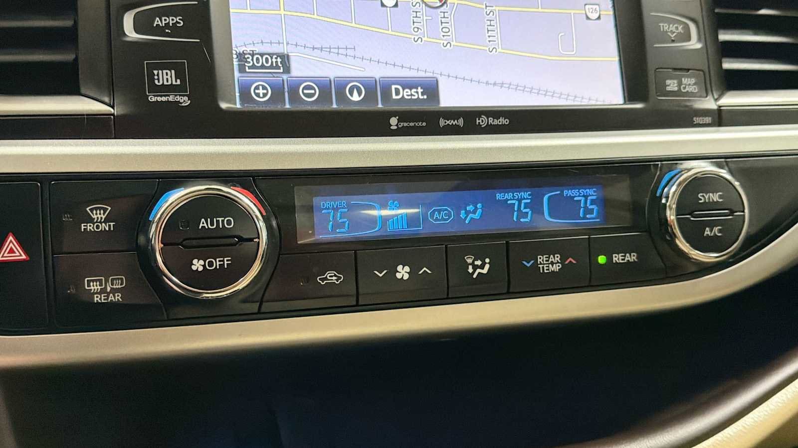Thumbnail: 2019 Toyota Highlander - 21