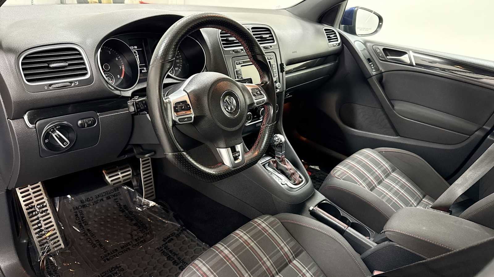 Thumbnail: 2013 Volkswagen Golf - 12