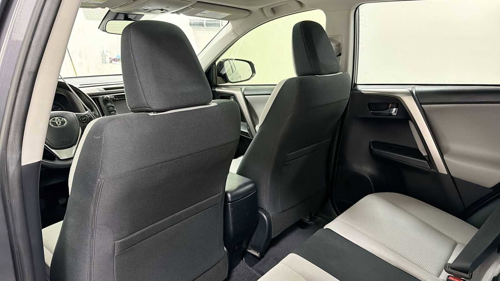 Thumbnail: 2018 Toyota RAV4 - 25