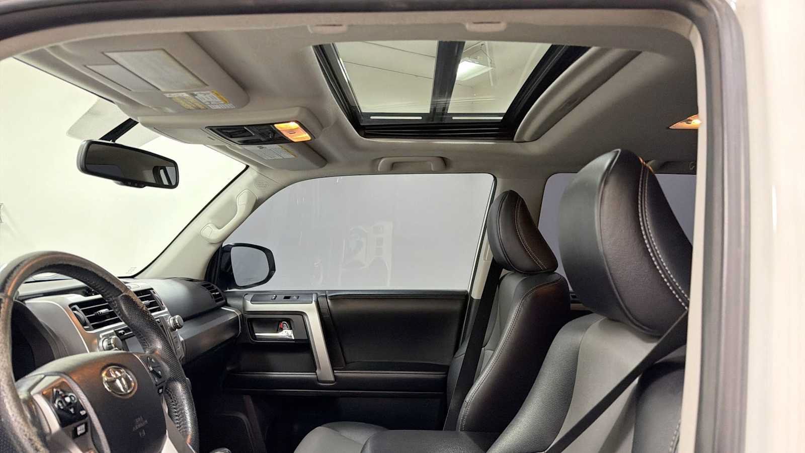 Thumbnail: 2016 Toyota 4Runner - 24