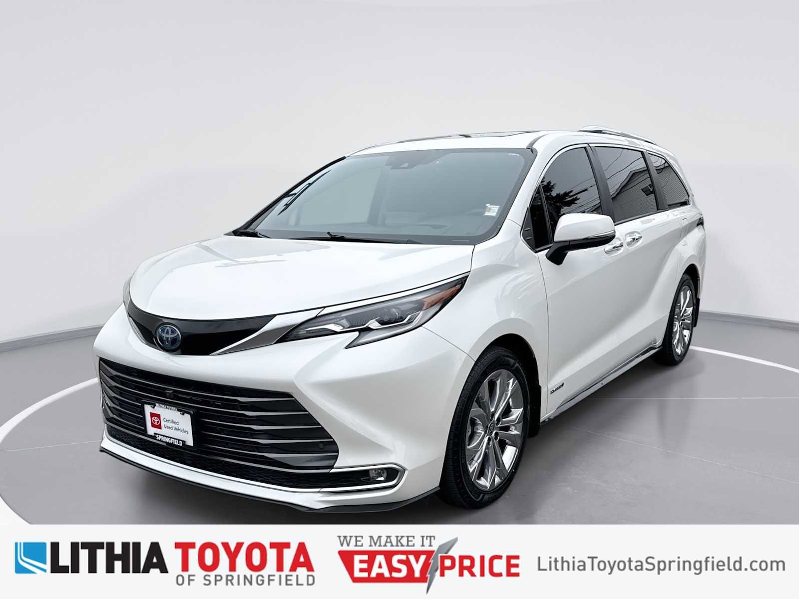 2021 Toyota Sienna Platinum's photo