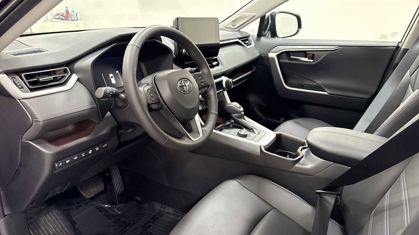 Thumbnail: 2025 Toyota RAV4 - 12