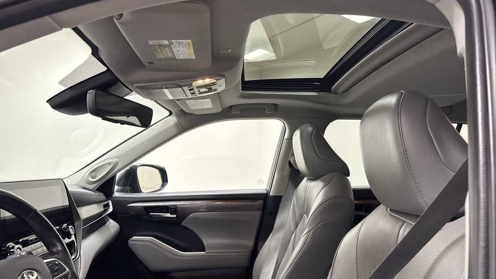 Thumbnail: 2021 Toyota Highlander - 24