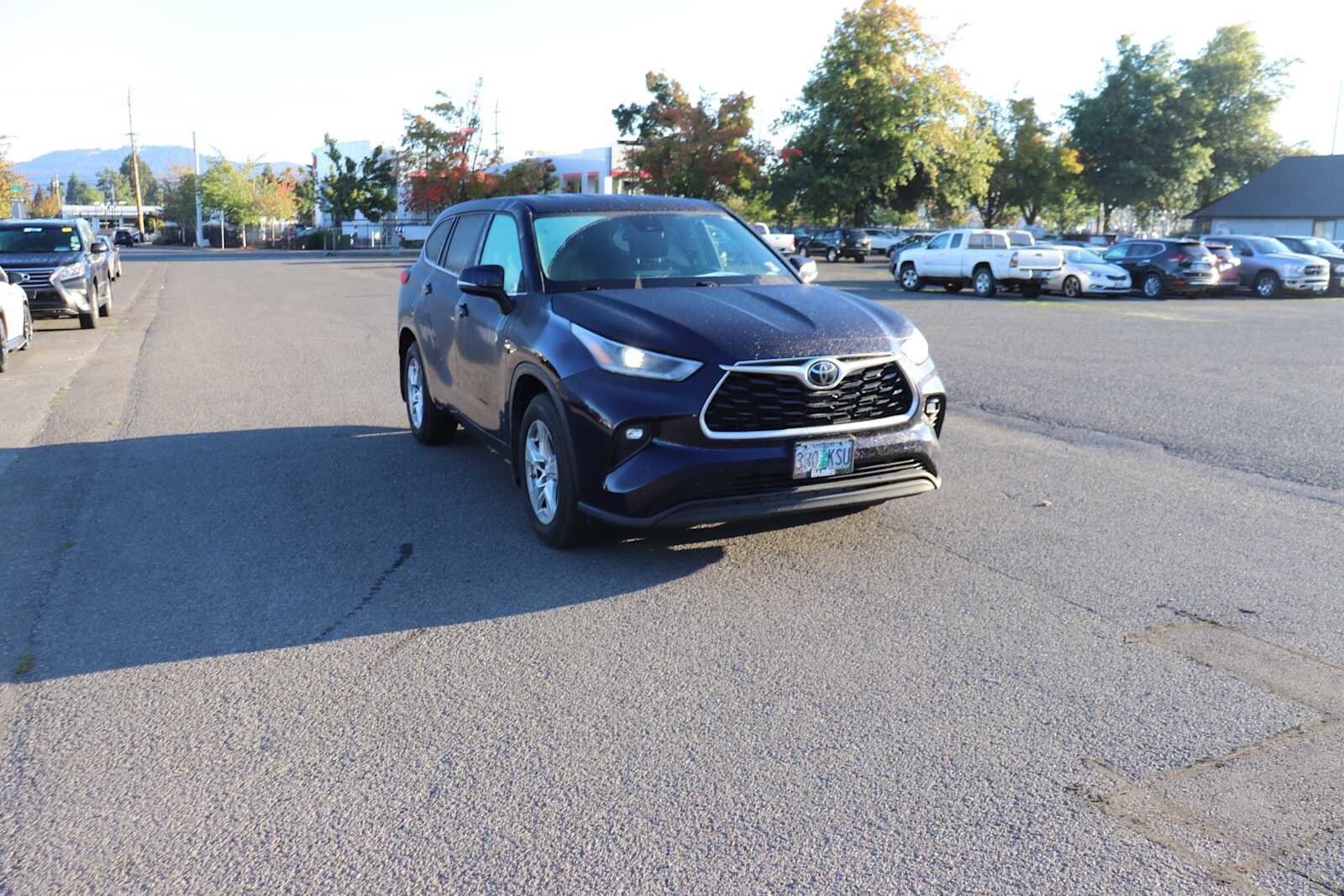 2021 Toyota Highlander LE photo 3