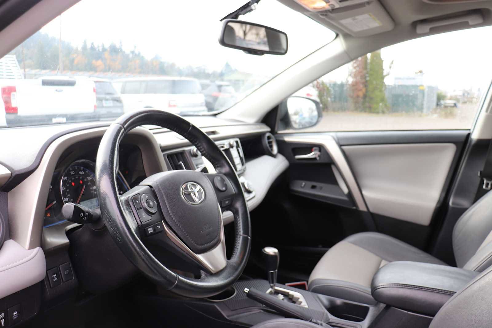 Thumbnail: 2015 Toyota RAV4 - 10