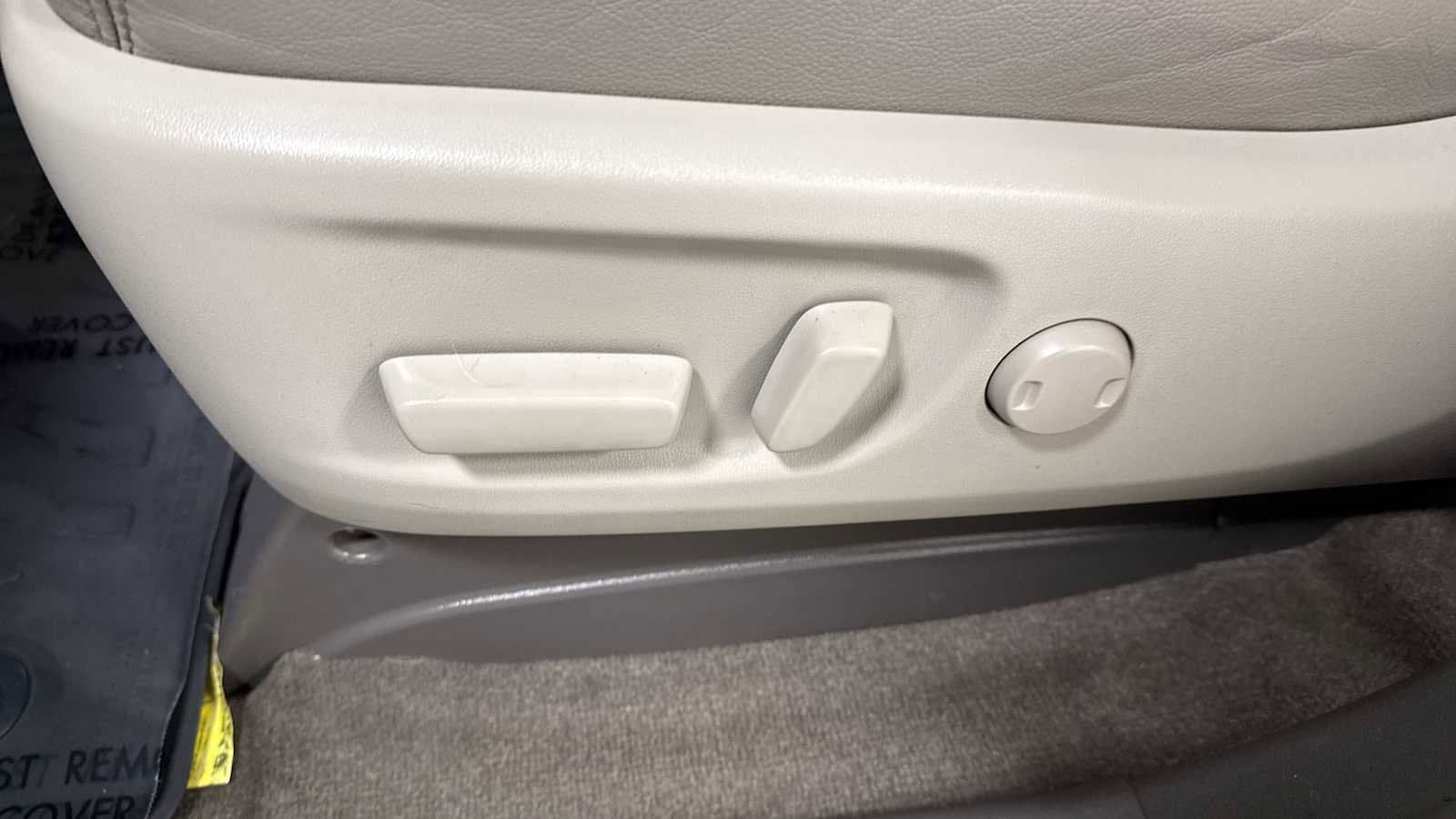 Thumbnail: 2017 Toyota Sienna - 14