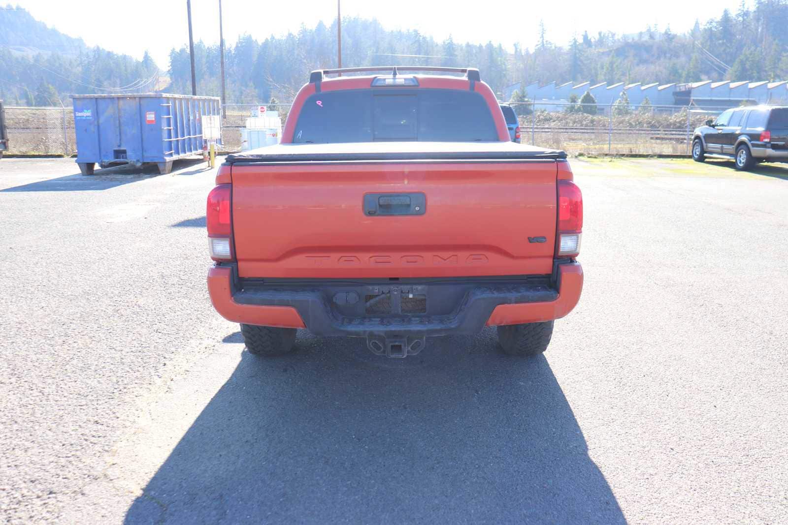 Thumbnail: 2018 Toyota Tacoma - 6