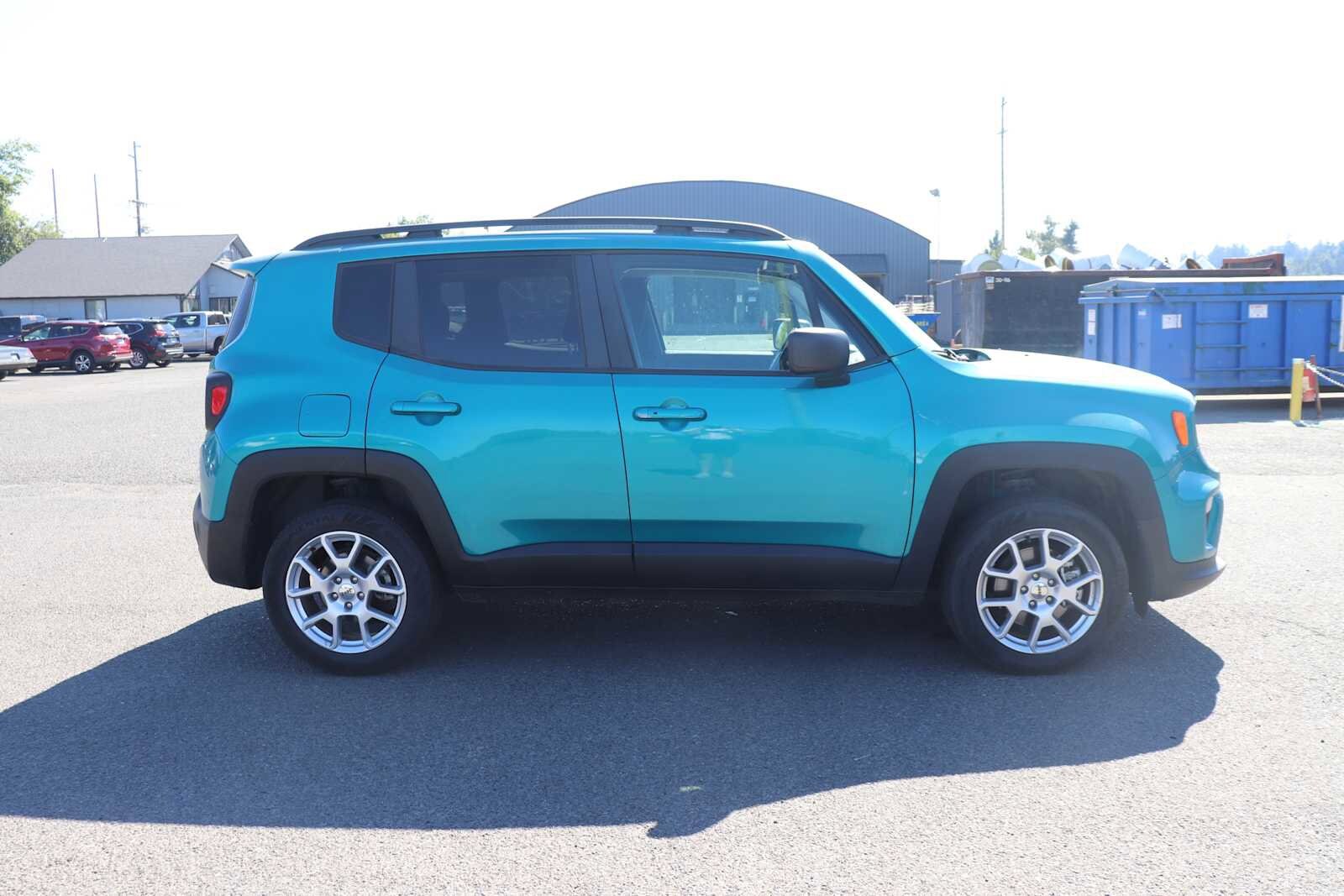 2022 Jeep Renegade Latitude photo 3