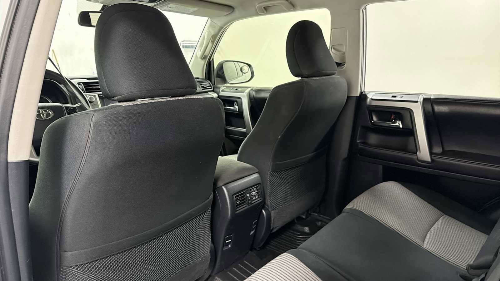 Thumbnail: 2016 Toyota 4Runner - 25