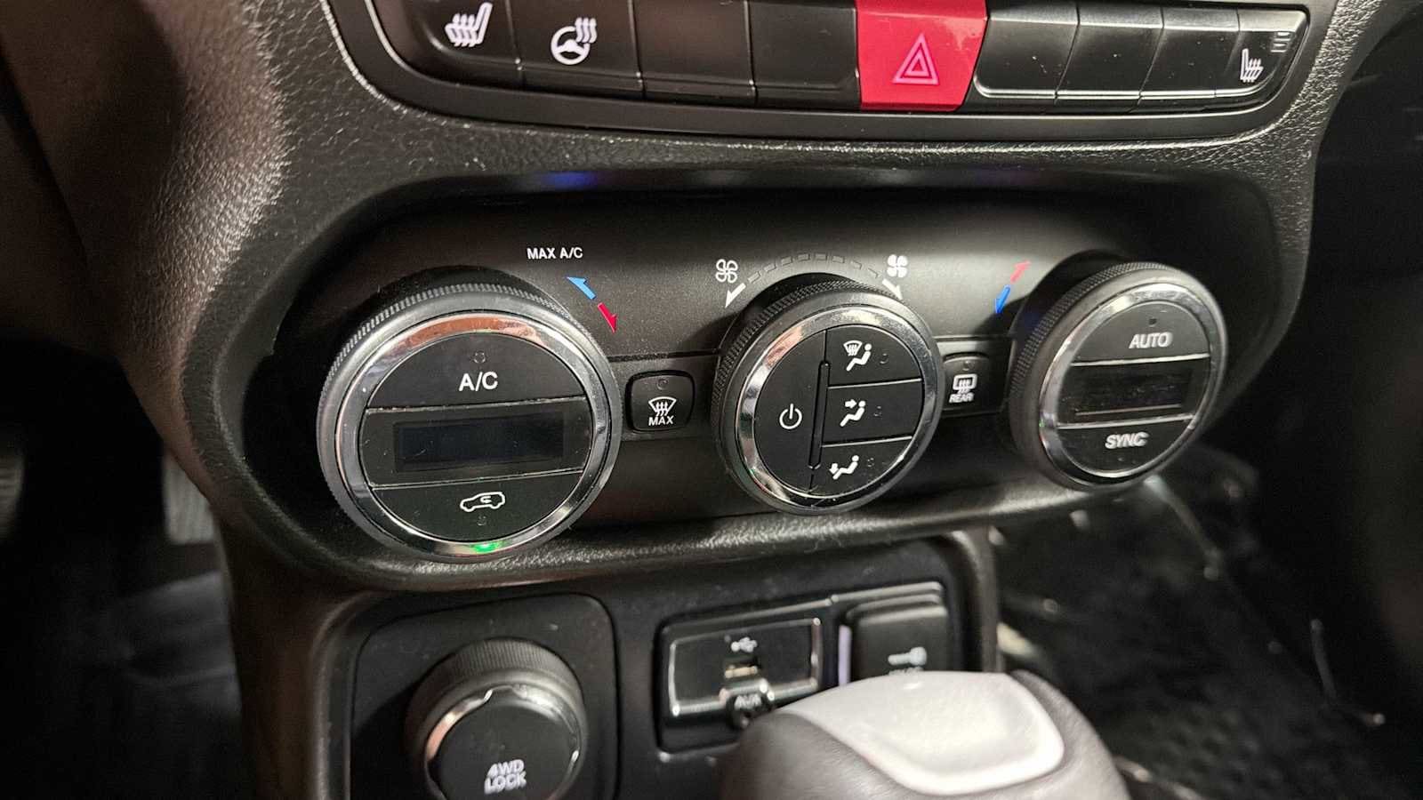 Thumbnail: 2017 Jeep Renegade - 21
