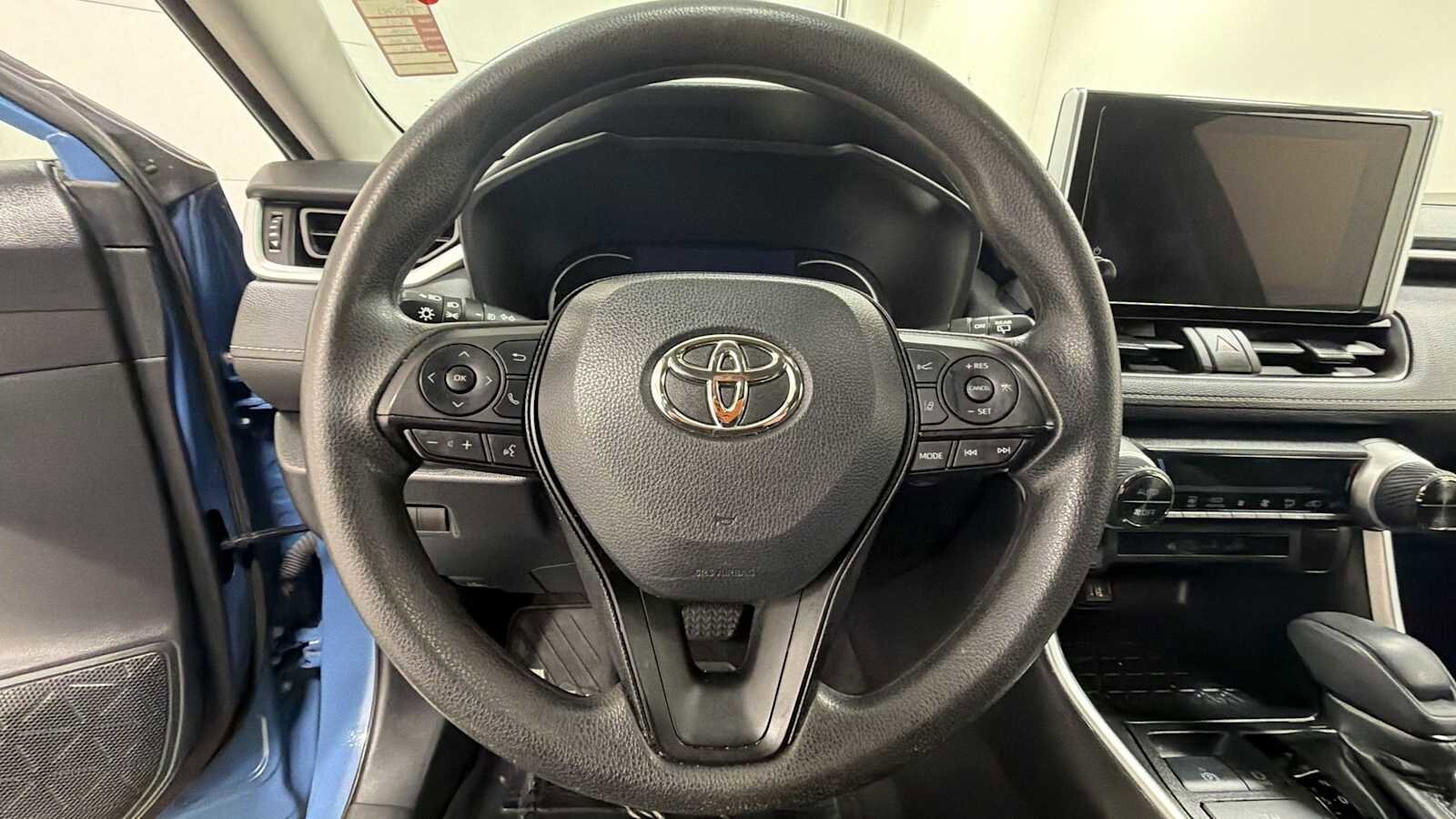 Thumbnail: 2023 Toyota RAV4 - 16