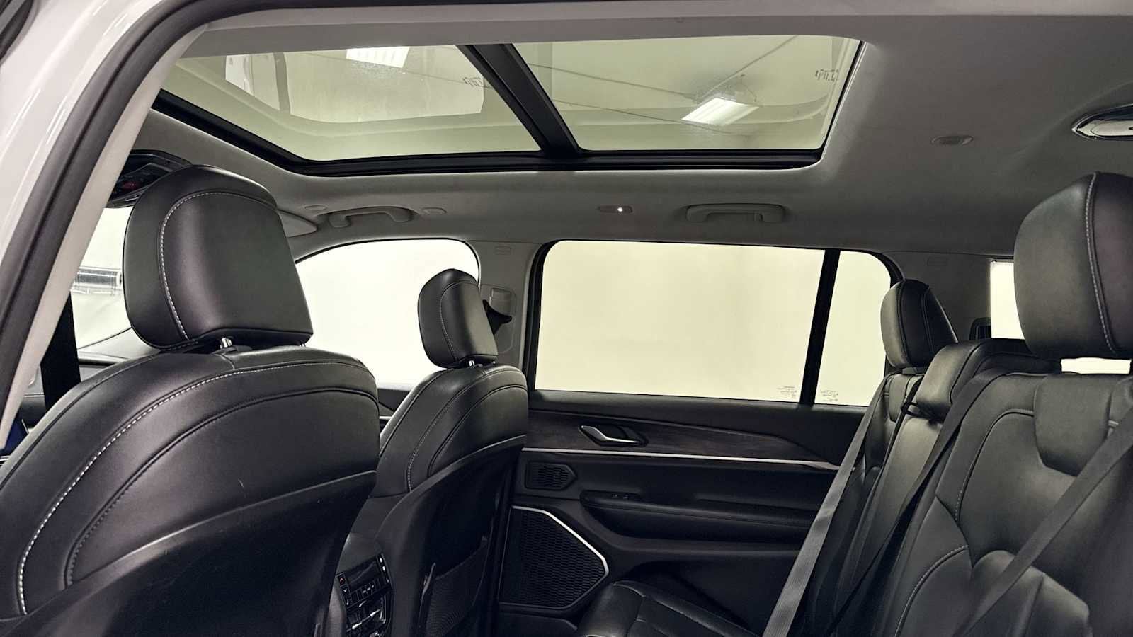 Thumbnail: 2021 Jeep Grand Cherokee L - 24