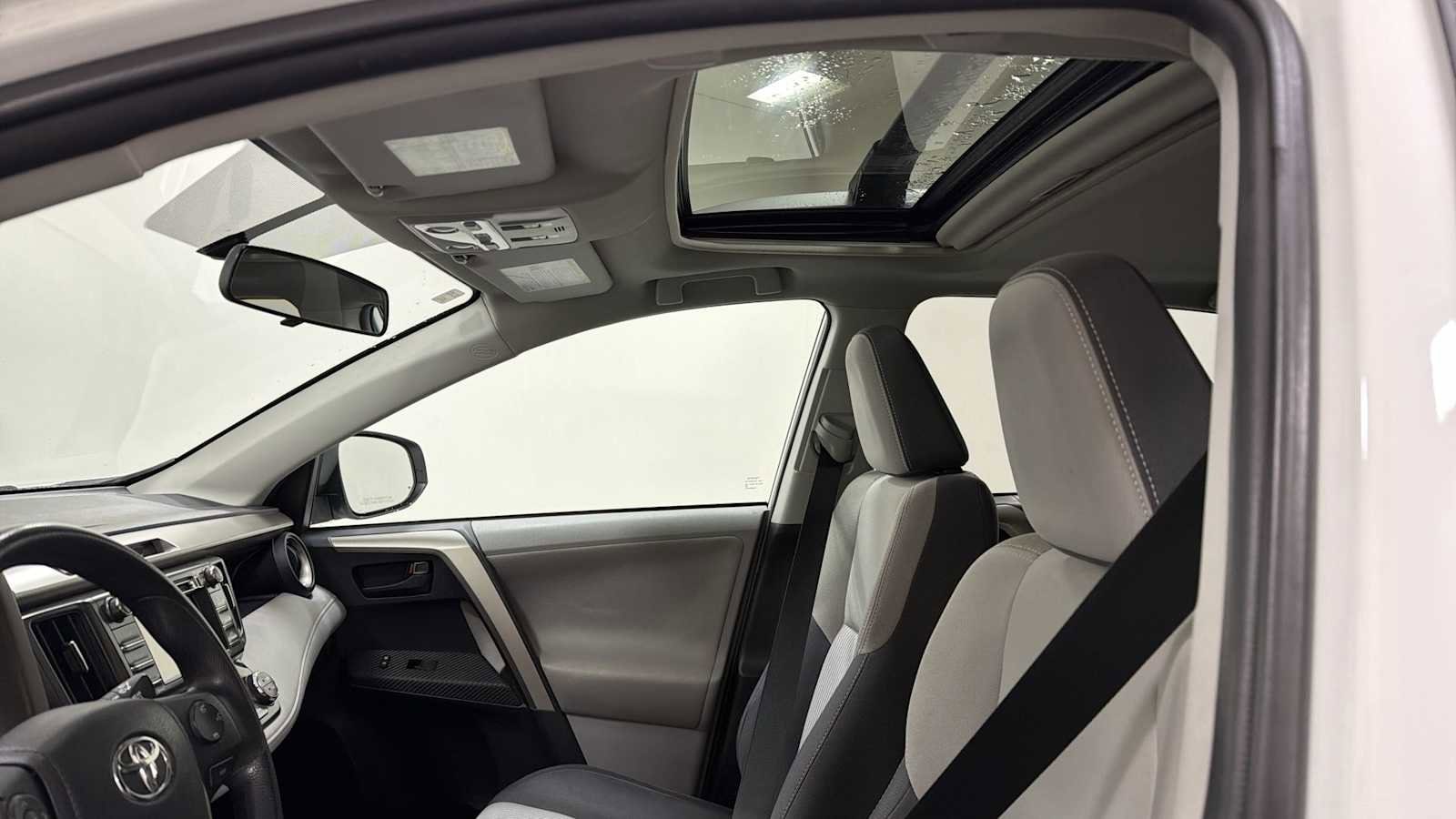 Thumbnail: 2013 Toyota RAV4 - 23