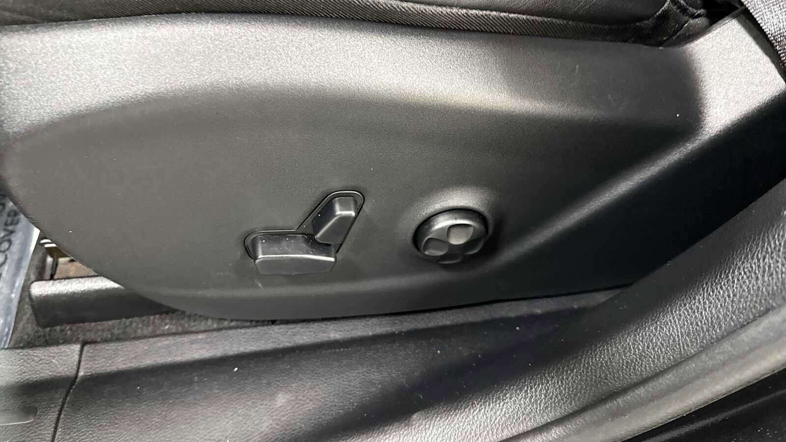 Thumbnail: 2014 Jeep Cherokee - 14