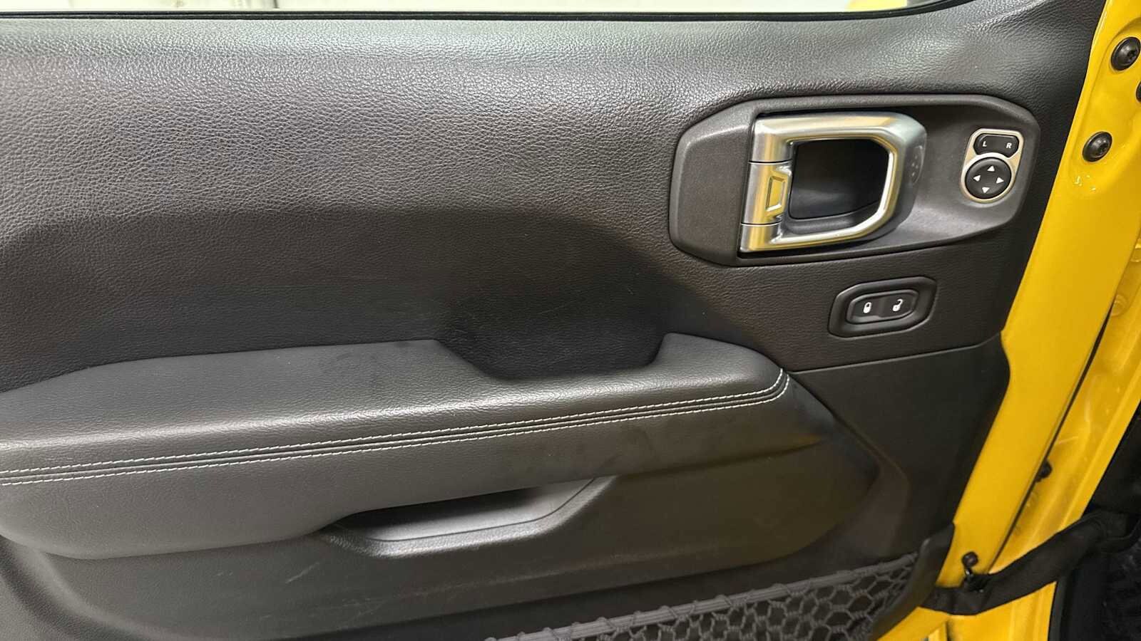 Thumbnail: 2019 Jeep Wrangler - 16