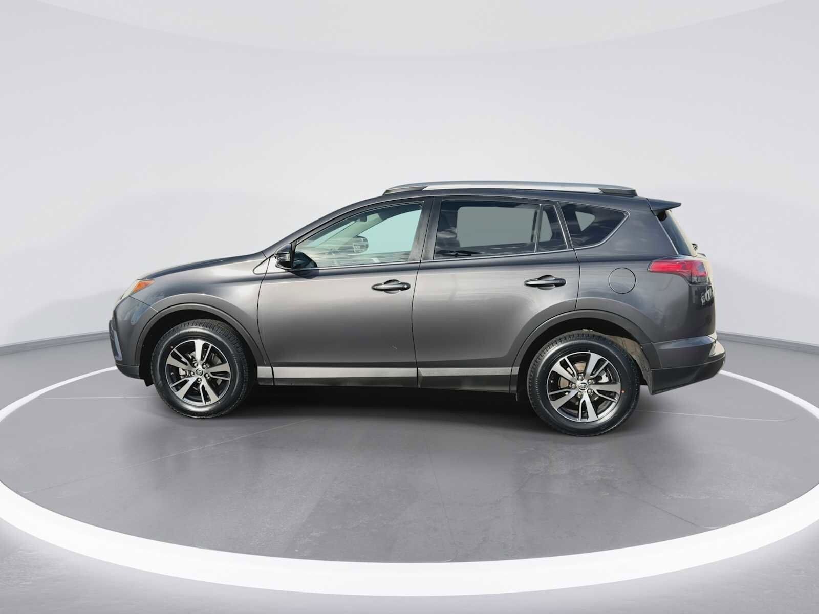 Thumbnail: 2017 Toyota RAV4 - 5